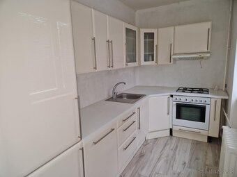 Na predaj 2 izbový byt po nedávnej kompletnej rekonštrukcii - 4