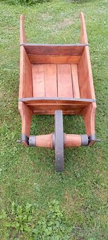 Starý drevený fúrik - 4