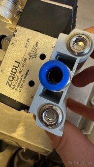 pneumatický ventilový blok s 5 elektro ventilmi - 4