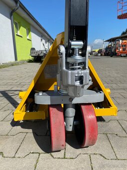 Paletový vozík 2500 kg - 4