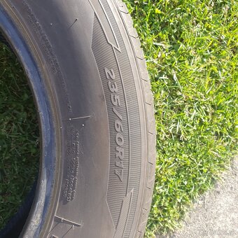 Predám gumy hankook 235/60 R17 - 4
