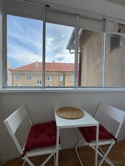 Garsónka s lodžiou v centre mesta - 4