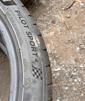 275/35 R19 Michelin Pilot Sport 4 - 4