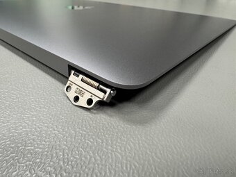 Macbook Air (M1, 2020) Display - 4