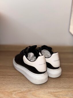 Alexander McQueen 41 - 4