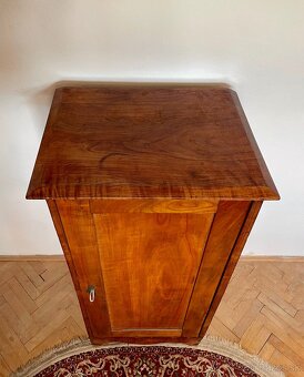 Stará masívna komoda - 4