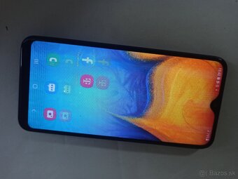 Predám Samsung Galaxy A20E - 4