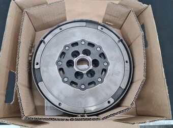 Zotrvačník Alfa Romeo 159 2.4 JTDm - 4