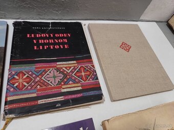Knihy o krojoch, ľudovom odeve, výšivkách - 4