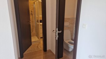 Unikátny byt s krásnym výhľadom, klimatizovaný, s garážou - 4