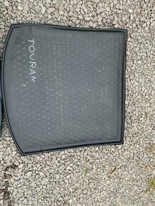 Predám plastové vaničky do kufra do volkswagen, seat, audi - 4