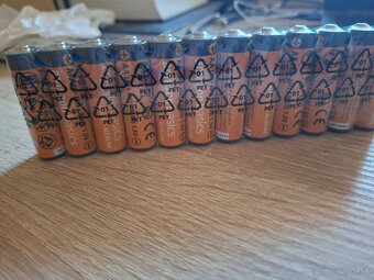 AA batérie 1.5V VARTA, Energizer, Amazon Basics - 4