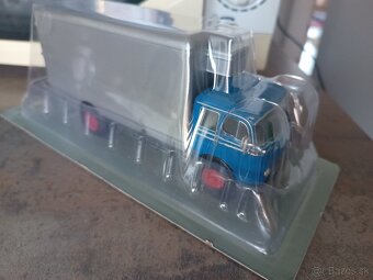 1:43 Mercedes Benz - 4