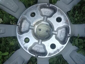 Hyundai i20 16"... originál hliníkové disky, snímače TPMS - 4