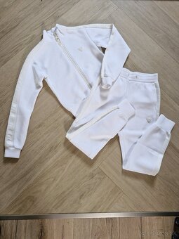 NOVE Guess biela smotanova teplakova suprava rozne druhy XS - 4
