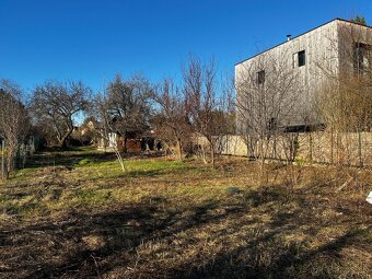 SLNEČNÝ STAVEBNÝ POZEMOK 801 M2 NA LEVANDUĽOVEJ ULICI - 4