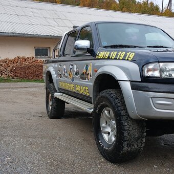 Mazda b2500.       Big food. - 4