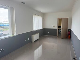 Prenájom Obchodného priestoru (napr. auto showroom) - 4