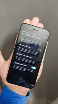 iPhone SE 2022 128GB Midnight - 4