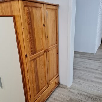Šatníková skrina z masívu - 4