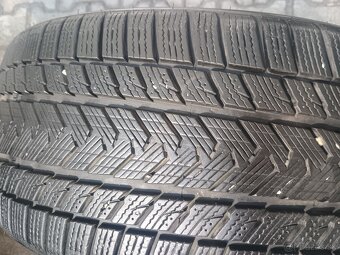 Predám pneu 235/40 R19zimné - 4