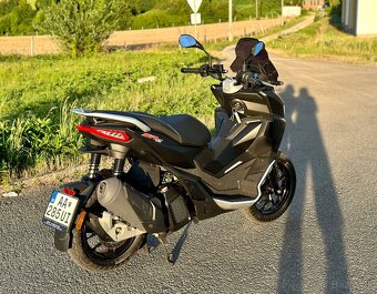 Aprilia SR GT125 - 4