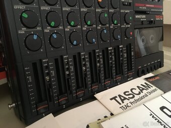 Tascam Portastudio TWO - Balenie, manualy, zdroj, popruh - 4