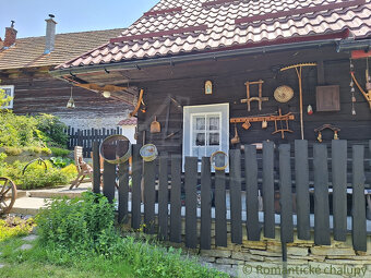 Romantická drevenica s garážou, upraveným pozemkom a teras - 4