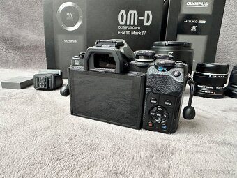 Olympus OM-D E-M10 mark IV + 3 x objektiv - 4