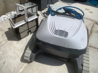 Automatický bazénový vysávač Dolphine e10 - 4