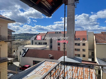 Nadštandartný podkrovný app byt s vytahom na Hlavnej ulici ( - 4