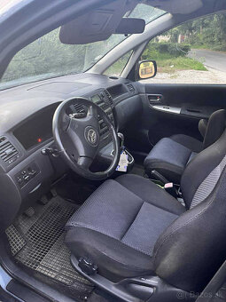Toyota Corolla Verzo - 4