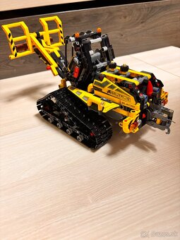 LEGO - tracked loader - 4