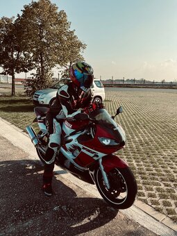 Yamaha R6 - 4