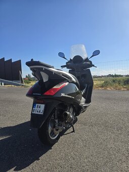 Honda FES Pantheon 150 - 4
