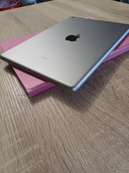 9.7" tablet iPad 6 generácie 128GB Space Gray - 4