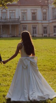 Saténové snehovobiele svadobné šaty - 4