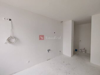 Byt 3+kk, 58,74m2, vyvýšené prízemie, parkovacie miesto, Cho - 4