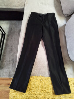 Predám oblek čiernej farby - 4