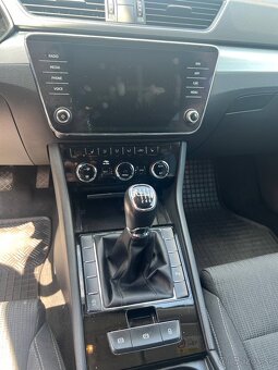 Skoda Superb Manual 2.0TDI 110KW - 4