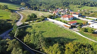 Investičný pozemok pre výstavbu aj 3 rodinných domov. - 4