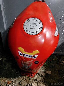 Predám nádrž honda cbr600f4i - 4