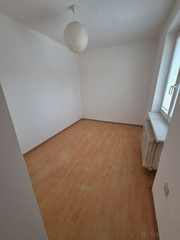 2-IZBOVÝ BYT V KN. - 4