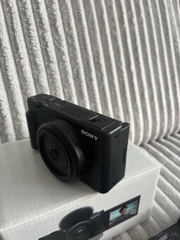 Sony ZV-1F - 4