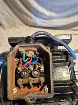 Motor 0,7 kw. 900 ot. - 4