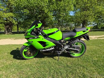 Kawasaki ZX9R - 4