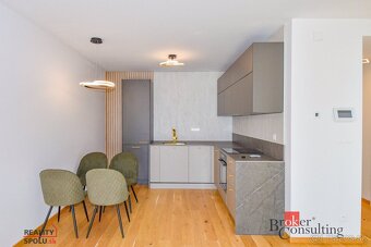 Na predaj: Moderný 2-izbový byt v srdci Bratislavy 4 poshod - 4