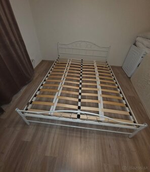 Biela kovová posteľ 160x200 cm - 4