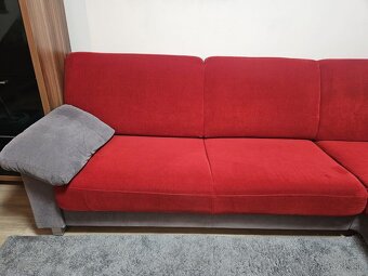 Predám skoro zadarmo krásnu červenú rohovú sedačku - 4