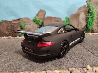 Prodám model 1:18 Porsche 911 GT3 RS - 4